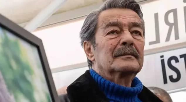 <p>Programda söylediği çarpıcı açıklamalarıyla gündem olan <strong>Ahmet Ümit</strong>, usta oyuncu <strong>Kadir İnanır</strong> ile yaşadığı duygusal bir anısını da paylaştı.</p>