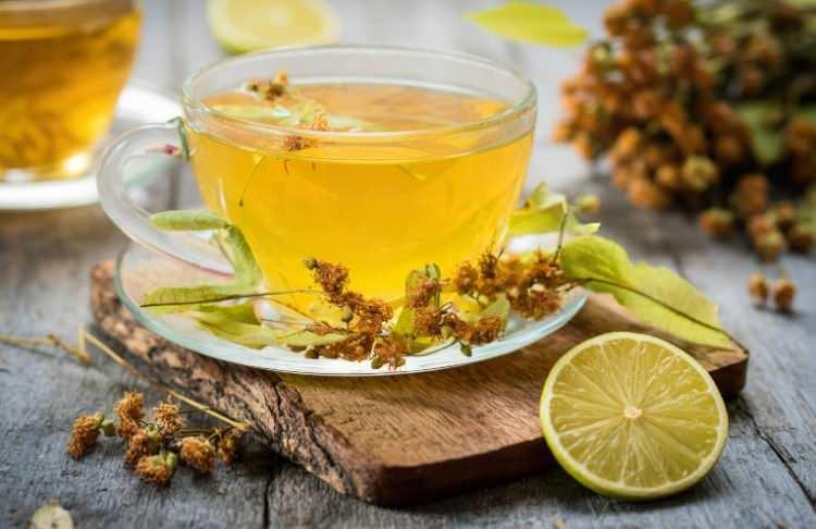 <p>Bilinçsiz ve aşırı kullanımda alerjik reaksiyonlar, mide problemleri ve böbrek-karaciğer üzerinde yük oluşabileceğini ifade eden Dyt. Turan, <span style="color:#000000"><strong>“Özellikle ilaç kullanan bireylerde bazı bitki çayları ciddi etkileşimlere yol açabilir. Kan sulandırıcı ilaçlarla zencefil veya ginseng gibi bitkilerin aynı anda tüketilmesi risklidir”</strong></span> ifadelerini kullandı.</p>