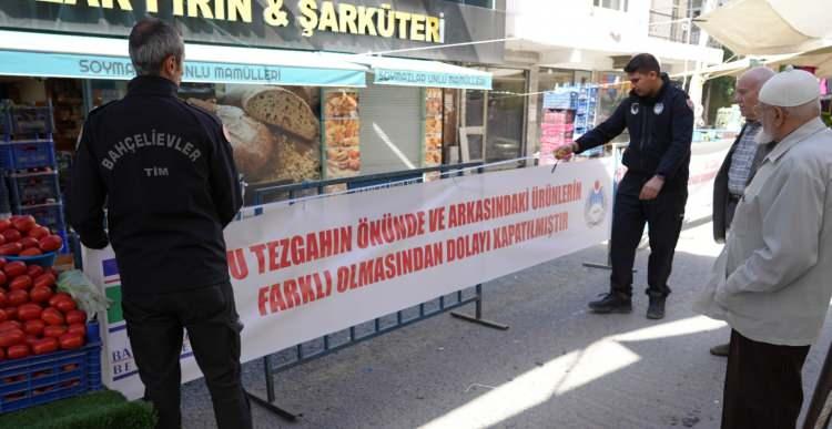 <p>Siyavuşpaşa pazar alanında ise bir vatandaş balık tezgahından aldığı ürünün eksik gramaj ile kendisine verildiğini belirterek, zabıta ekiplerine şikayette bulundu. Tezgahın olduğu alana gelen ekipler tezgahta inceleme yaparken, vatandaş ile esnaf arasında tartışma çıktı. Esnafın vatandaşa sert bir şekilde çıkıştığını ve kaba davrandığını gören ekipler, tezgahı kapatma kararı aldı. Kapatılan tezgahın bulunduğu alana yine aynı şekilde, "<strong>Bu tezgah vatandaşa kaba davranmaktan dolayı kapatılmıştır"</strong> ve <strong>"Bu tezgahın önündeki ve arkasındaki ürünlerin farklı olmasından dolayı kapatılmıştır"</strong> yazılı pankart asıldı.</p>
<p> </p>