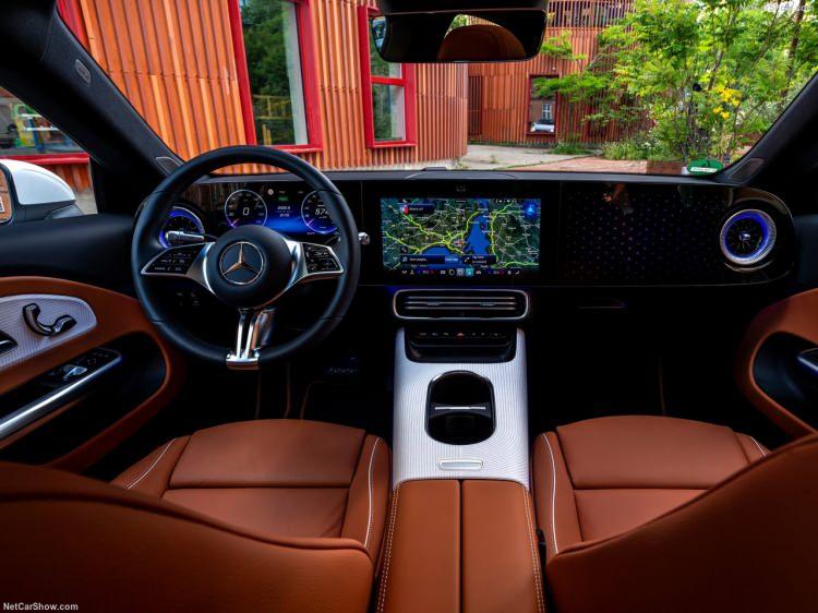 <p>Mercedes-Benz’in şimdiye kadar ürettiği en akıllı otomobili olarak açıklanan Türkiye lansmanı İstanbul’da gerçekleştirilen yeni CLA resmen satışa çıktı.</p>