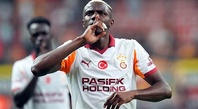 <p>Salah ve Hakimi gibi dünyaca ünlü isimlerin arasında Galatasaray'ın Nijeryalı yıldız golcüsü Victor Osimhen de yer aldı.</p>