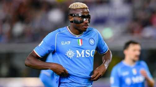 <p>2023 yılında Napoli'de harika bir sezon geçiren Victor Osimhen, o yılki CAF Ödüllerinde Yılın Afrikalı futbolcusu seçilmiş ve 1999'da Nwankwo Kanu'dan bu yana bu onura layık görülen ilk Nijeryalı oyuncu olmuştu.</p>