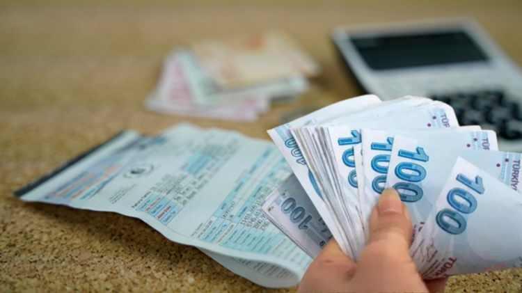 <p><span style="color:rgb(178, 34, 34)"><strong>5- YENİ UYGULAMADAN ABONELERİN NE KADARI ETKİLENECEK?</strong></span></p>

<p> </p>

<p>2025’te mevcut uygulamaya göre yaklaşık ilave 1,3 milyon abone daha etkilenmiş olacak. Toplamda ise 2,5 milyon abone, yani abonelerin yaklaşık yüzde 6’sı etkilenmiş olacak.</p>
