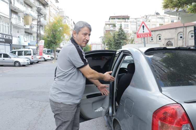 <p>Otomobili bir süre kullanan Mısırlı, satmaya karar verdi.  </p>