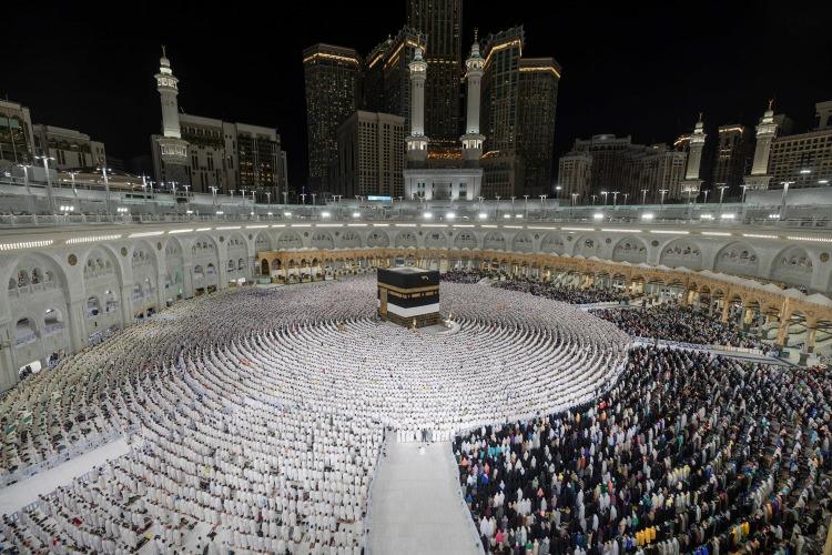 <p><span style="color:rgb(178, 34, 34)">VİZESİ İPTAL OLACAK</span></p>

<p>Raporların sisteme yüklenmemesi veya adayların sağlık kriterlerini karşılamaması durumunda ise hac vizesi düzenlenmeyecek.</p>
