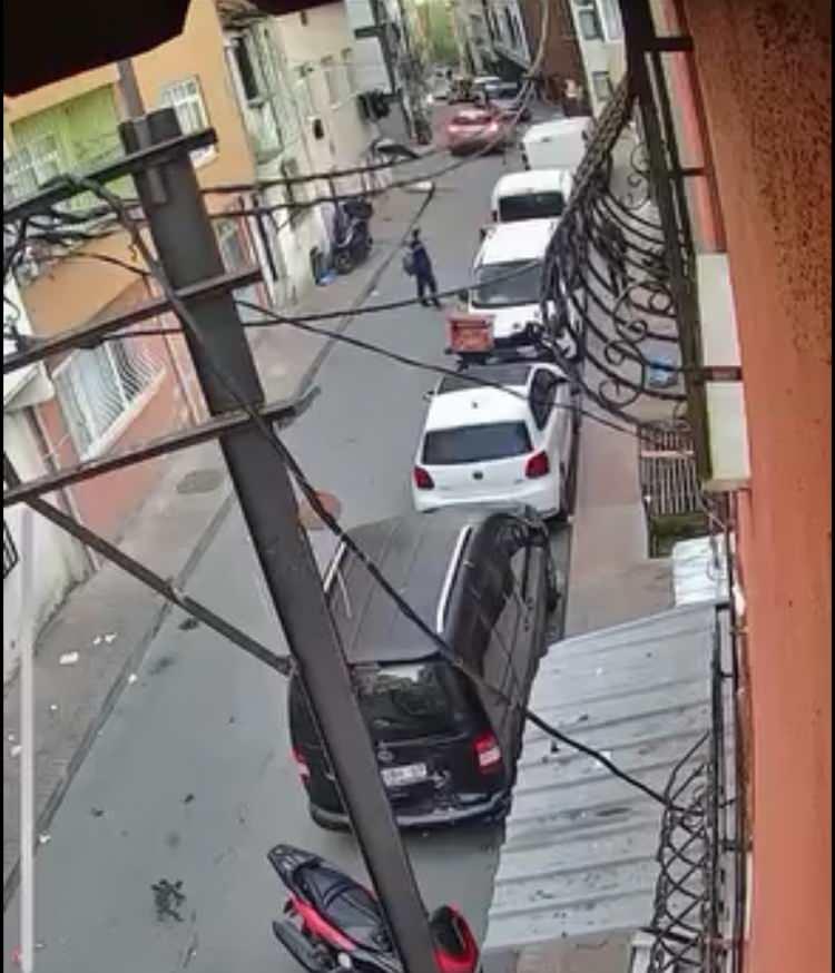 <p>Edinilen bilgiye göre, aynı okulda okuyan ve aynı yaşta olan M.A. ve E.D.'nin arasında tartışma çıktı.</p>
