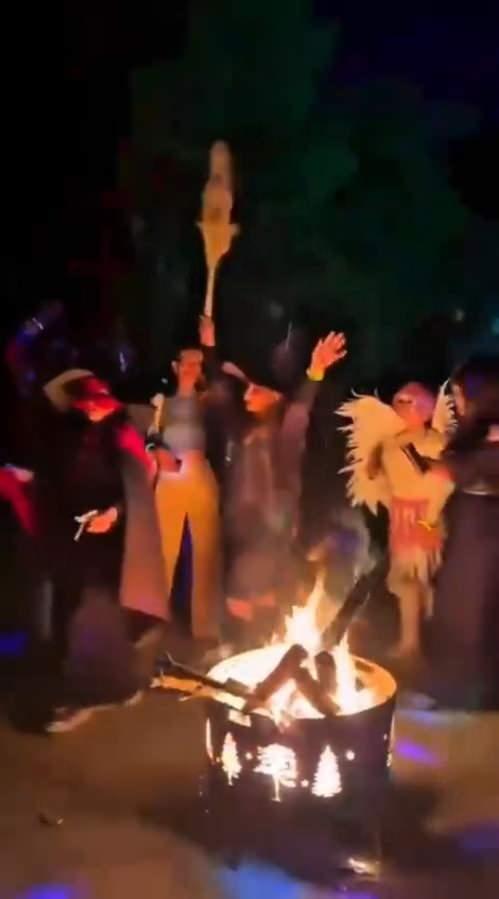 <p>Sapkın karelerin ortaya çıktığı etkinliğe ise tepkiler çığ gibi oldu. </p>
