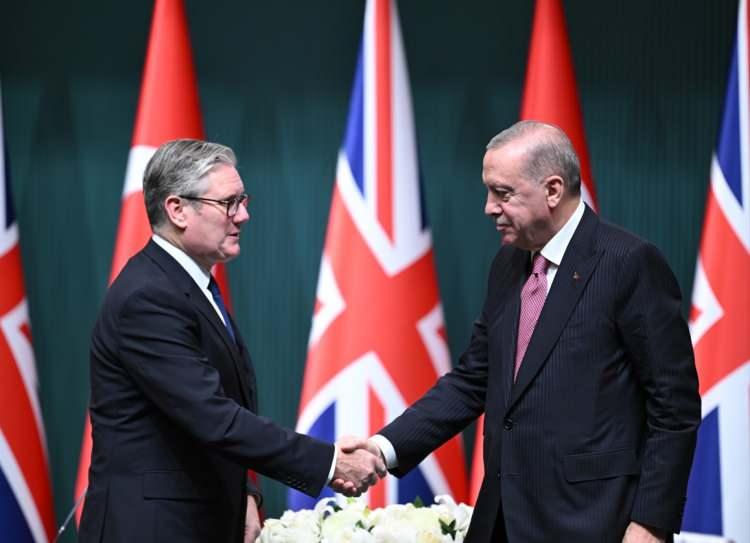 <p>Türkiye'nin İngiltere ile 20 Eurofighter Typhoon anlaşması imzalanması, dünya basınında geniş yer buldu.</p>