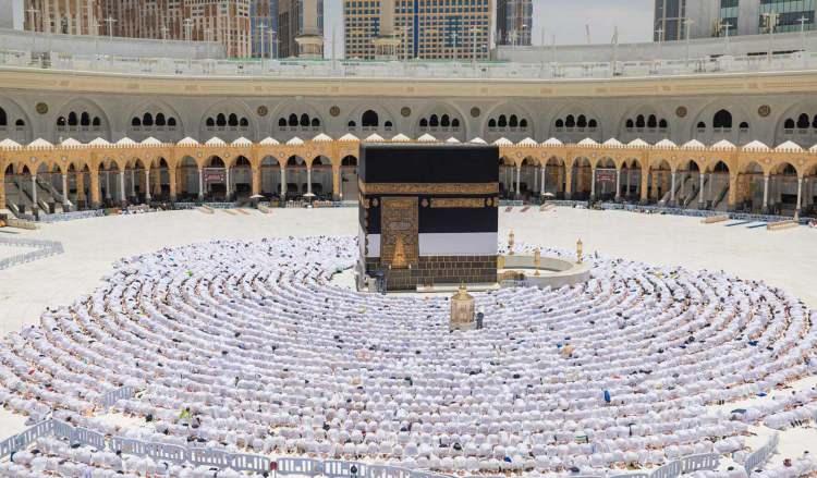 <p><span style="color:rgb(0, 0, 0)">Suudi Arabistan, hacı adayları için yeni sağlık kriterleri belirledi. Bakanlıklararası Hac ve Umre Kurulu, 27 Ekim 2025 tarihinde gerçekleştirdiği toplantıda Suudi Arabistan’ın 2026 yılı hac organizasyonuna ilişkin belirlediği yeni kuralları görüştü. </span></p>
