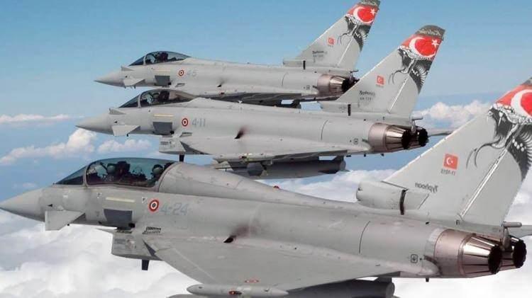 <p>Eurofighter'lar Supercruise özelliğiyle art yakıcı olmadan süpersonik uçuş, 9 ton mühimmat kapasitesi, AESA radar sistemi ve kaska entegre hedefleme teknolojisiyle Türkiye’ye oyun değiştirici güç katacak.</p>
<p> </p>