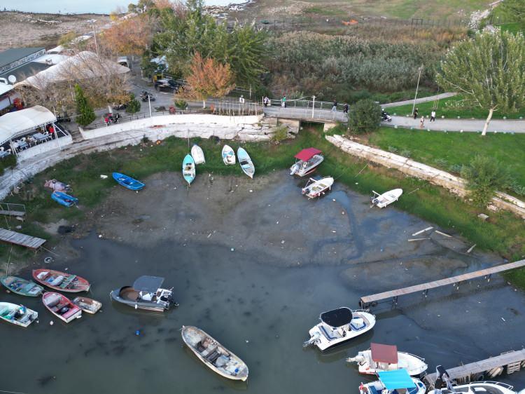 <p>İçme suyu için kullanılan Nilüfer Barajı tamamen kururken, Doğancı Barajı'nda su seviyesi tükenme noktasına geldi.</p>
<p> </p>