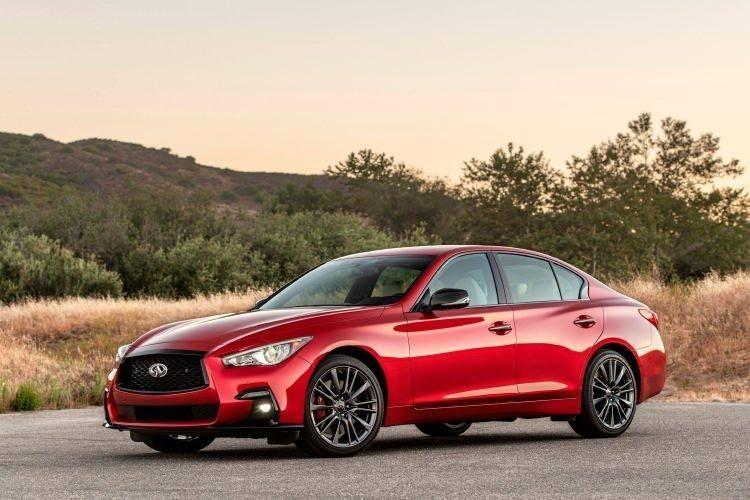<p><span style="color:#B22222"><strong>22)  INFINITI Q50</strong></span></p>
