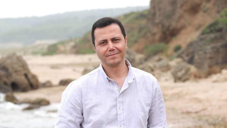 <p>Türk halk müziğinin sevilen isimlerinden Orhan Hakalmaz, geçirdiği zorlu sağlık sürecinin ardından sahnelere geri dönüyor. Başarılı bir böbrek nakli operasyonu geçiren sanatçı, ilk konserini Organ Bağışı Haftası kapsamında düzenlenen “Yaşam En Güzel Miras” etkinliğinde verecek.</p>