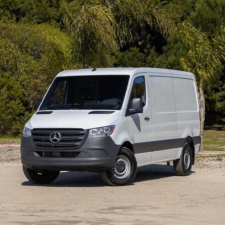 <p><span style="color:#B22222"><strong>SPRINTER VAN</strong></span></p>
<p> </p>
<p>Toplu taşımada özel etkinliklerde kullanılabilecek potansiyelde bir araç gibi görünse de, Sprinter’ın can sıkan çok fazla problemi var.</p>
<p>Mekanik problemi nedeniyle alıcılar, otomobile olan güvenini kaybetti. Elektronik denge programı hataları da cabası.</p>