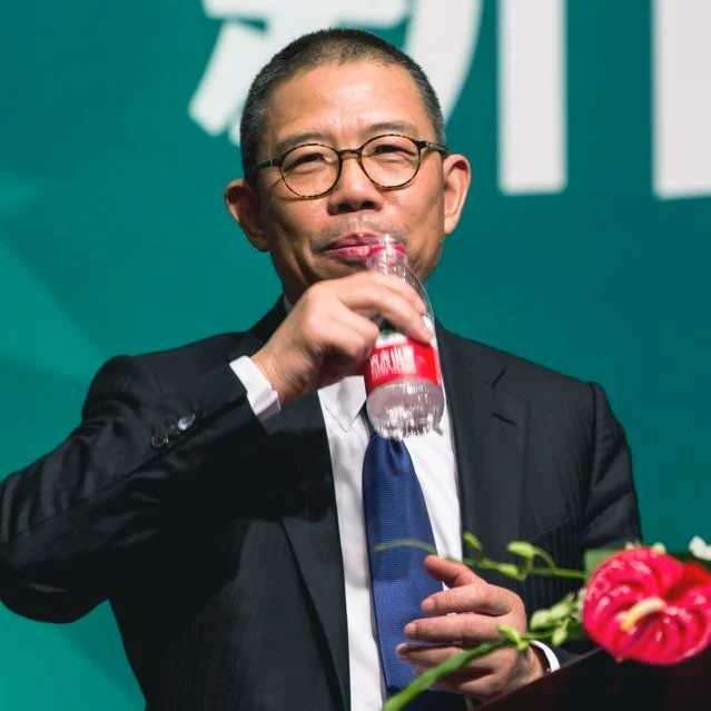 <p>Cong’un başarısı, özellikle su ve içecek sektöründeki hızlı büyüme ve şirketinin halka açık piyasalardaki güçlü performansıyla dikkat çekiyor.</p>
