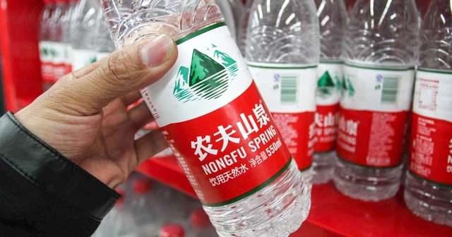 <p>Hurun Araştırma Enstitüsü’nün yayımladığı listede, teknoloji ve e-ticaret alanındaki diğer milyarderler de yer alırken, Cong Şanşan’ın geri dönüşü iş dünyasında büyük yankı uyandırdı.</p>