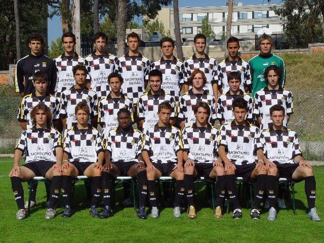 <p><strong>Boavista:</strong> Hakemlere rüşvet verip baskı yaptığı gerekçesiyle doğrudan küme düşürüldü ve 180 bin € para cezasına çarptırıldı.</p>
