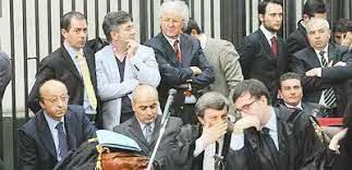 <p><strong>Diğer Kulüpler:</strong> Fiorentina, Lazio, AC Milan ve Reggina kulüplerine puan silme cezaları verildi; bazıları 1 yıl Avrupa kupalarından men cezası ve seyircisiz maç oynama gibi ek yaptırımlar aldı.</p>
