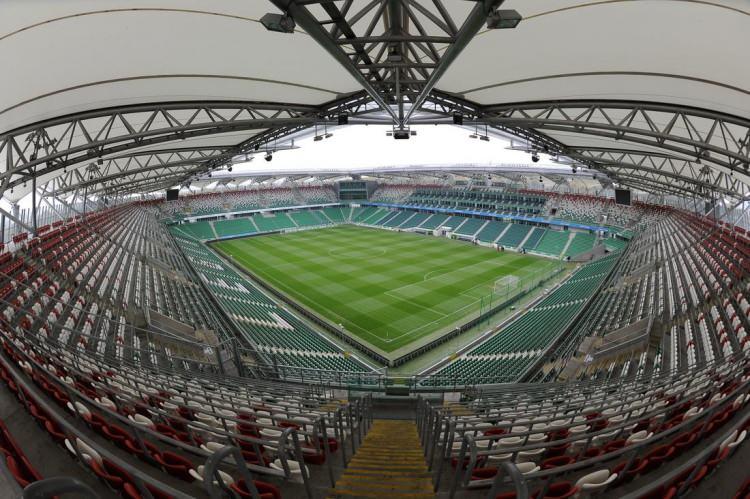 <p> </p>

<p>11- WOJSKA POLSKIEGO STADYUMU</p>

<p>* Kapasite: 33 bin</p>

<p>* Takım: Legia Varşova</p>

<p>* Konum: Varşova (Polonya)</p>
