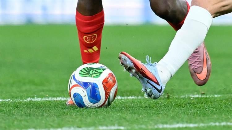 <p>Jüri üyeleri, adaylarla ilgili değerlendirmelerini yıl bazında (ocak-aralık dönemi) yapacağı belirtildi. İşte o futbolcular.</p>