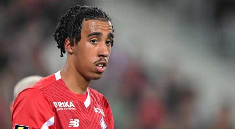 <p>Leny Yoro - Fransa - Manchester United</p>
