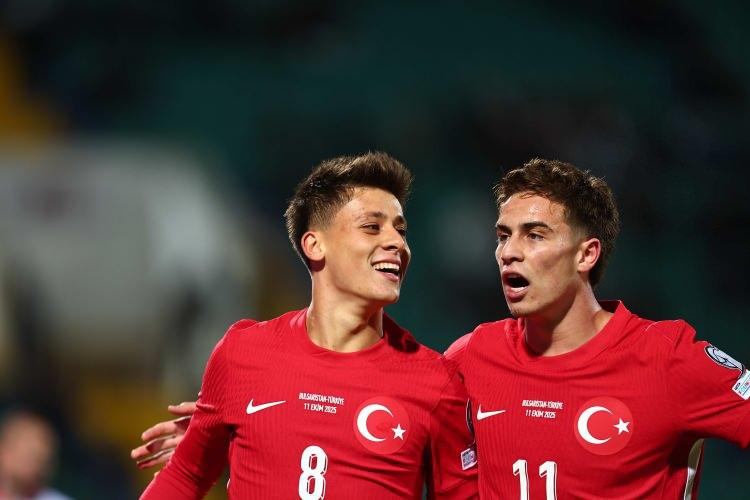 <p>T&uuml;rkiye Futbol Federasyonu, milli futbolcular Arda G&uuml;ler ve Kenan Yıldız'ın Uluslararası Futbol Tarihi ve İstatistikleri Federasyonu (IFFHS) tarafından 2025 yılı &ouml;d&uuml;llerinde &ccedil;eşitli kategorilerde aday g&ouml;sterildiğini a&ccedil;ıkladı.</p>
