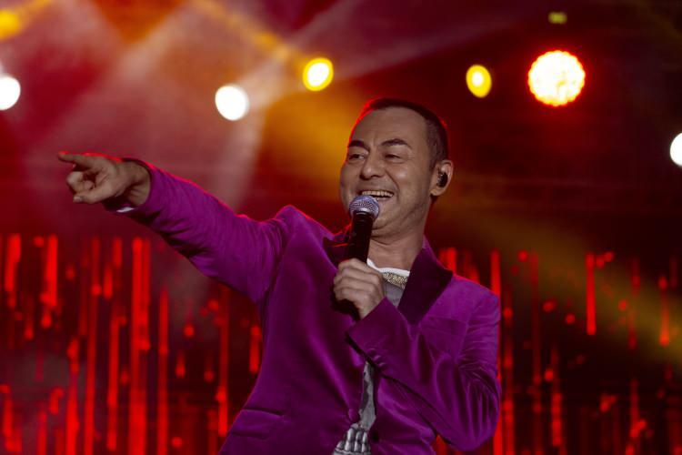 <p><span style="color:#FF0000"><strong>"CENAZEYİ DE KAÇIRABİLİRDİM"</strong></span></p>

<p><strong>Sağlık sorunları sebebiyle uzun zamandır ilaç tedavisi gören Ortaç, yorgunluk yaşadığını sözlerine ekleyerek "Cenazeyi de kaçırabilirdim, Allah korusun. Her şeyi kaçırabilirdim" dedi.</strong></p>
