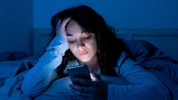 <p>ABD Federal Soruşturma Bürosu (FBI), milyonlarca internet kullanıcısını ilgilendiren ciddi bir siber tehdit konusunda acil uyarı yayımladı. Yapılan açıklamada, son haftalarda tespit edilen organize saldırıların hem bireyleri hem de kurumsal sistemleri hedef aldığı bildirildi.</p>