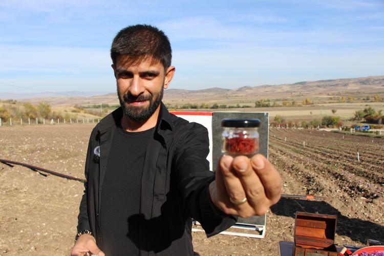 <p><em><strong>İlimizde yetiştiriciliği açısından önde gelen lokasyonlardan olduğu için üreticilerimizden güvenle safran bitkisi alınabilir.</strong></em></p>