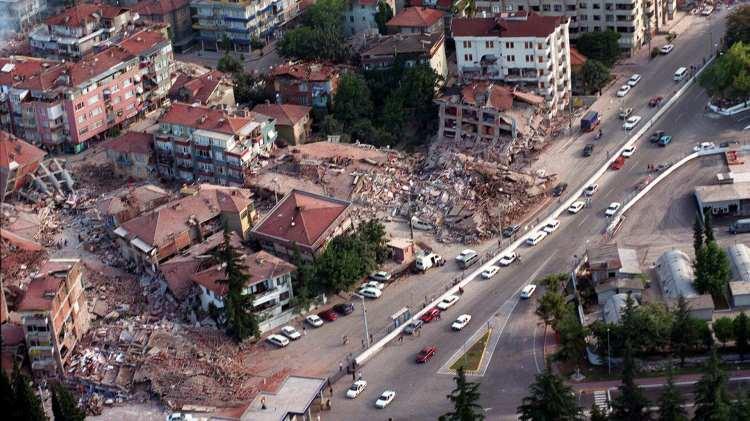 <p><strong><span style="color:rgb(178, 34, 34)">23)&nbsp; T&Uuml;RKİYE&nbsp; -&nbsp; G&ouml;lc&uuml;k Depremi&nbsp;</span>&nbsp;|&nbsp; 7.4</strong></p>

<p>&nbsp;</p>

<p><strong>Yıl: 1999</strong></p>
