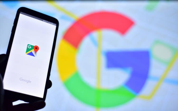 <p>Yetkililer, bu tip kazaların harita uygulamalarına körü körüne güvenmekten kaynaklandığını söylüyor. Daha önce benzer olaylarda, uyarı eksikliği ve sürücülerin harita uygulamalarına fazla güvenmeleri ölümcül sonuçlar doğurmuştu. Uzmanlar, özellikle bilinmeyen yollarda sürücülerin güzergâhı önceden incelemeleri ve trafik işaretlerine dikkat etmeleri gerektiğini belirtiyor.</p>