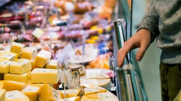 <p> Katılımcıların yarısı hiç peynir yemezken, diğer yarısı haftada en az bir kez peynir tüketti. Takip sürecinin sonunda, peynir yiyen grubun bunama riskinin belirgin şekilde daha düşük olduğu belirlendi.</p>
