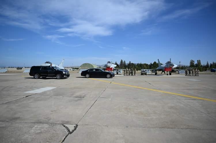 <p><span style="color:rgb(178, 34, 34)">STARMER ERDOĞAN İLE BİR ARAYA GELDİ</span></p>
<p>İngiltere Başbakanı Keir Starmer, bugün Ankara'da Cumhurbaşkanı Recep Tayyip Erdoğan ile bir araya geldi.</p>