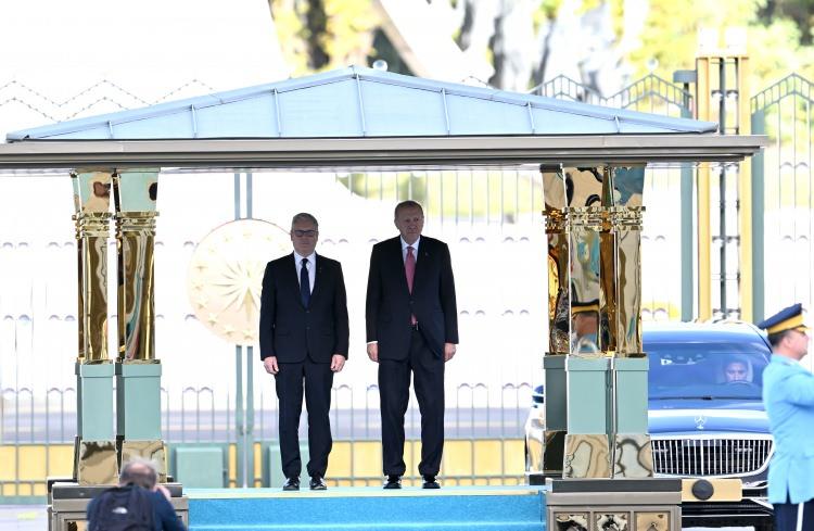 <p><span style="color:#B22222"><strong>ERDOĞAN STARMER'İ KABUL ETTİ</strong></span></p>

<p><span style="color:rgb(67, 67, 67)">Cumhurbaşkanı Recep Tayyip </span>Erdoğan<span style="color:rgb(67, 67, 67)">, Türkiye'yi ziyaret eden İngiltere Başbakanı Keir Starmer'i resmi törenle karşıladı.</span></p>
