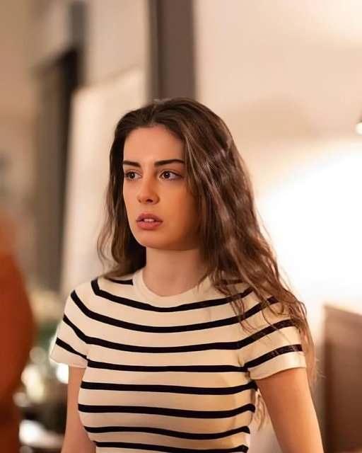 <p>G&uuml;zel oyuncunun bu paylaşımına, <strong>takip&ccedil;ileri tarafından &ccedil;ok sayıda başsağlığı mesajı</strong> bırakıldı.</p>
