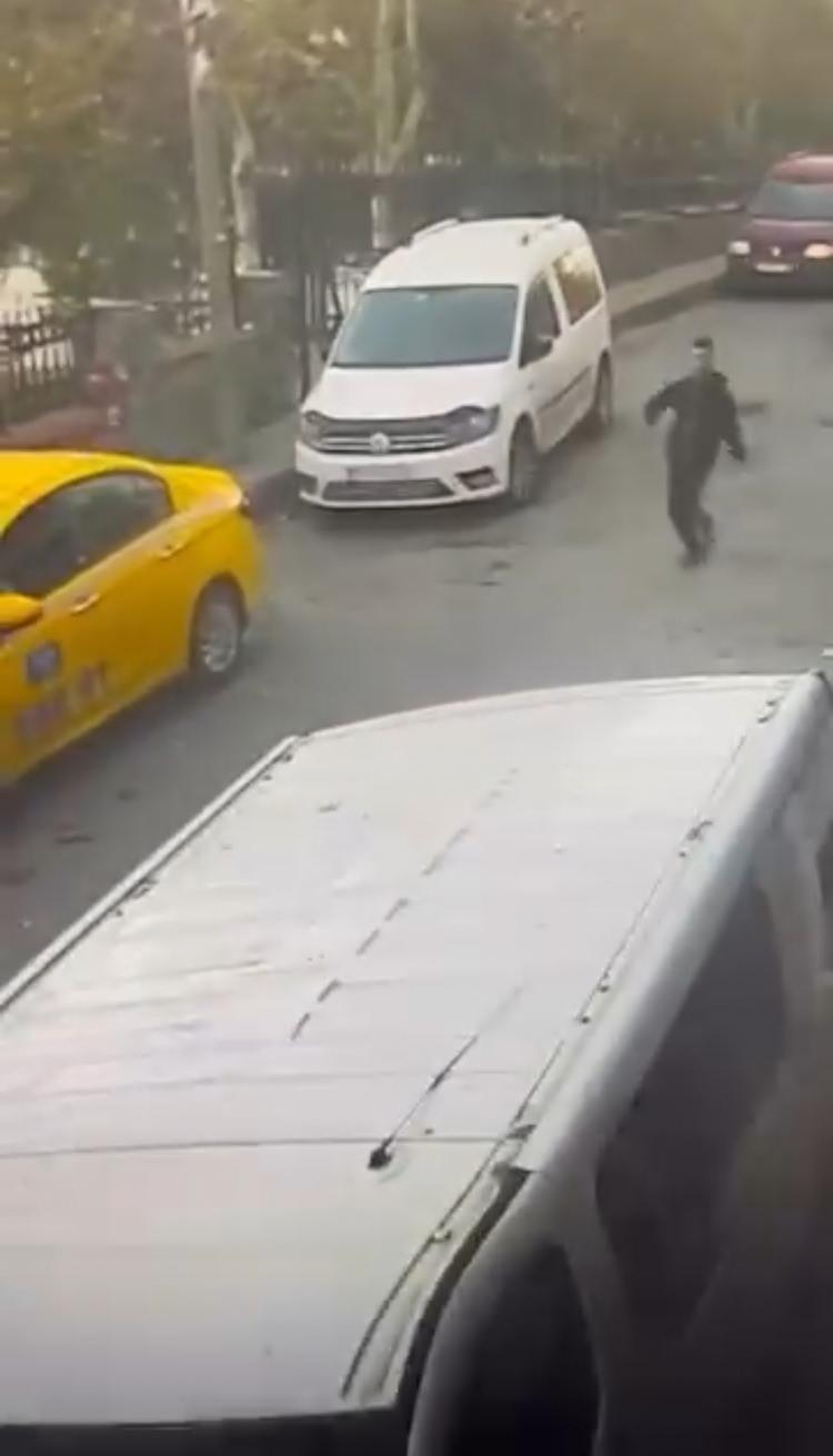 <p><span style="color:#A52A2A"><strong>ADLİ KONTROLLE SERBEST KALDI </strong></span></p>

<p> </p>

<p>Adliyeye sevk edilen E.D. <strong><em>"Kasten yaralama"</em></strong> suçundan çıkarıldığı mahkemede adli kontrol şartıyla <span style="color:#A52A2A"><strong><em>tutuksuz yargılanmak üzere serbest bırakıldı.</em></strong></span></p>

<p> </p>

<p><strong><em>KAYNAK: DHA</em></strong></p>
