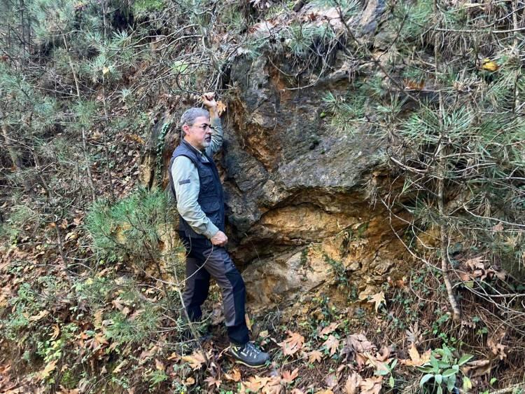 <p>Balıkesir’de meydana gelen 6.1 büyüklüğündeki depremin ardından bölgeye giden Sözbilir, "Son depremde orta ve ağır hasarlı binalar oluştu. Bu binaların boşaltılmasında yarar var.” dedi.</p>
<p> </p>