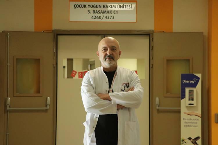 <p>Kız bebek A.Y.Ç., Kayseri Şehir Hastanesi Çocuk Cerrahisi ve Ürolojisi Anabilim Dalı Başkanı Doç. Dr. Mustafa Erman Dörterler ve ekibi tarafından ameliyata alındı. </p>
