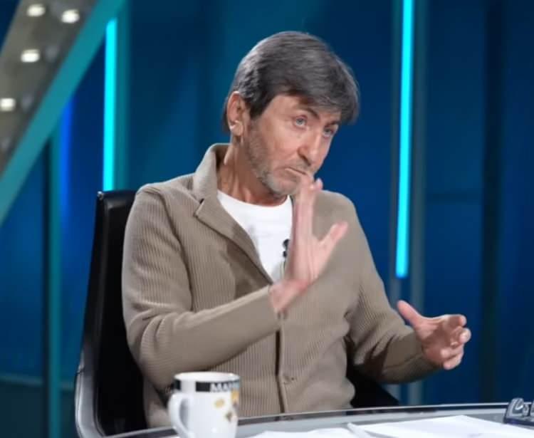 <p><strong>Sports Digitale'da </strong>çarpıcı değerlendirmeler yapan Dilmen, Trabzonspor'un orta sahadaki yıldız ismi Oulai'ye ayrı parantez açtı.</p>
