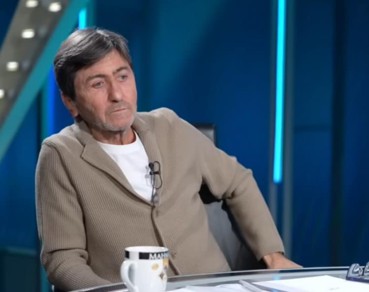 <p>19 yaşındaki bir futbolcu için orta saha özelliklerine baktığımız zaman sürati olsa, gol vuruşu olsa hücuma dönecektir zamanla ama maksimum forvet arkasına gider.</p>
