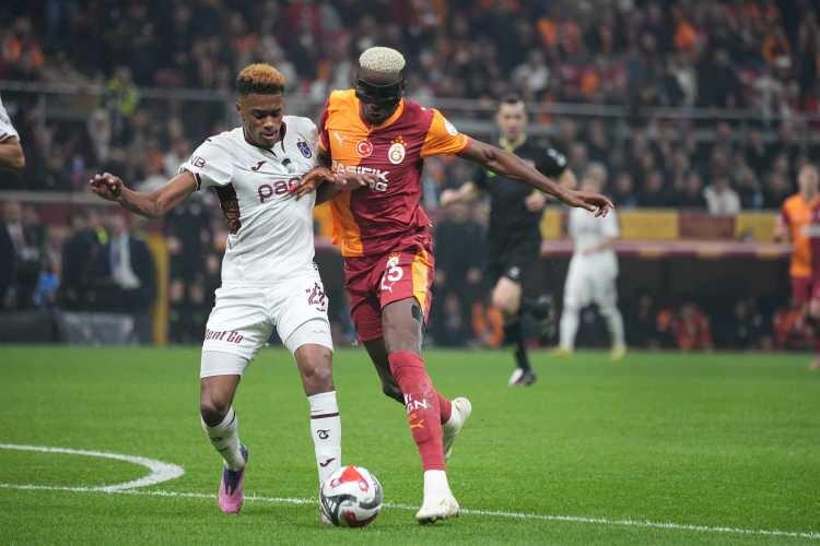 <p>Süper Lig'in 11. haftasında zirveyi yakından ilgilendiren karşılaşmada Galatasaray ile Trabzonspor karşı karşıya geldi.</p>