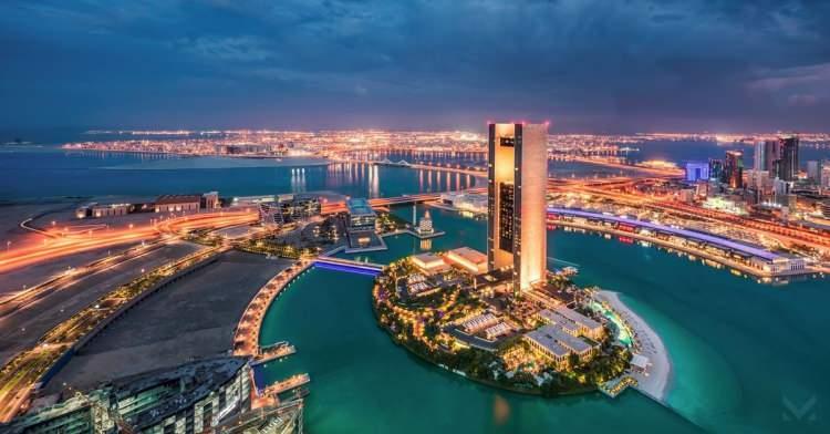 <p><span style="color:#B22222"><strong>Bahreyn</strong></span></p>

<p>15 g&uuml;n vizesiz.</p>

<p>Kapıda vize ve Online vize uygulamaları var.</p>

<p>Bahreyn'e girişte &uuml;cretsiz olarak 15 g&uuml;nl&uuml;k vizenizi alabiliyorsunuz. Vizenizin s&uuml;resini gerektiğinde 15 g&uuml;n daha uzattırabiliyorsunuz.</p>

<p>İsterseniz Bahreyn E-vize sitesi &uuml;zerinden online vize başvurusu yaparak 3 ay ge&ccedil;erli, her girişte 2 hafta kalış s&uuml;reli, &ccedil;ok girişli vizeye de başvurabilirsiniz.</p>
