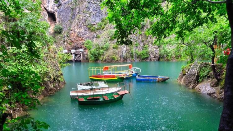 <p><span style="color:#B22222"><strong>Makedonya</strong></span></p>

<p>&nbsp;</p>

<p>180 g&uuml;nde 90 g&uuml;n&uuml; aşmayacak şekilde vizesiz.</p>
