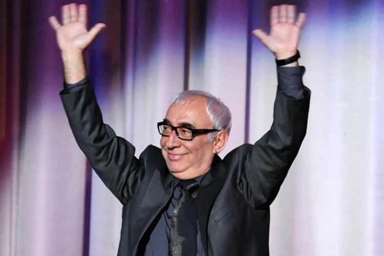 <p><strong>84 yaşındaki sanatçı</strong>, katıldığı bir davette konuyla ilgili yaptığı açıklamada, sosyal medyada yayılan asılsız söylentilerden duyduğu rahatsızlığı dile getirdi.</p>
