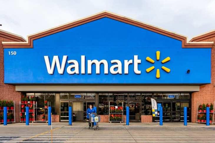 <p><strong><span style="color:#B22222">13)  WALMART</span>  |  825 MİLYAR DOLAR</strong></p>