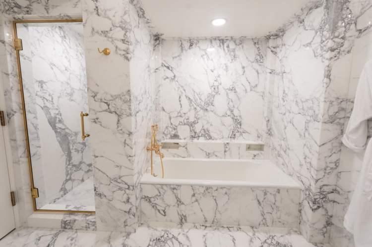 <p>Ben, siyah beyaz cilalı heykel mermeriyle yeniden yaptım.</p>
