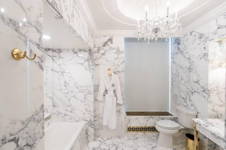 <p>Beyaz Saray’ın tarihi alanlarından biri olan Lincoln Banyosu, adını ABD’nin 16. Başkanı Abraham Lincoln’den alıyor ve geçmişte birçok restorasyon sürecinden geçmişti.</p>
