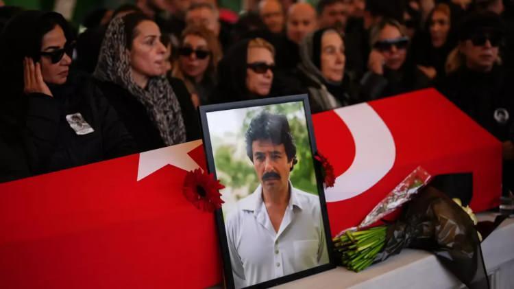 <p><span style="color:#800080"><strong>TUĞ&Ccedil;E TAYFUR BABASINI HASTANEDE NEDEN ZİYARET ETMEDİĞİNİ ANLATTI</strong></span></p>
