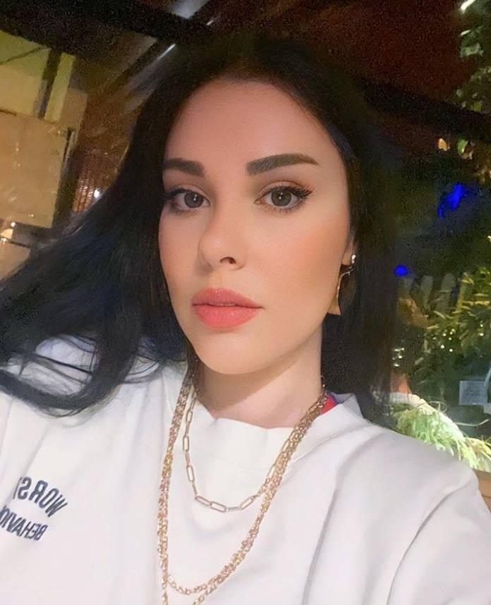 <p><span style="color:#FF0000"><strong>"7 YEĞEN MALLARI ALDI 5 ÇOCUĞU DIŞARIDA KALDI"</strong></span></p>

<p><strong>Vasiyetin açıklanmasının ardından aileye dava açan usta sanatçının kızı Tuğçe Tayfur, aylar sonra sessizliğini bozdu. Hürriyet'ten Suat Filiz'e çarpıcı açıklamalarda bulunan Tuğçe Tayfur, miras davası ile ilgili şöyle söyledi:</strong></p>

<p><strong>"7 yeğen malları aldı, 5 çocuğu dışarıda kaldı. Babamın yeğenleri her şeye sahip oldu, çocuklarına hiçbir şey bırakılmadı. Yeğenlerinin çocukları ve gelinleri bile pay almış ama biz kardeşler mirastan tamamen dışlandık. Şu an her şeyde tedbir var, yani onlara kalan hiçbir şeye dokunamıyorlar. </strong></p>
