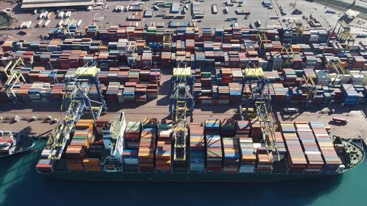 <p><span style="color:#FF0000"><strong>ORTA YÜKSEK TEKNOLOJİLİ ÜRÜN İHRACATINDA MOTORLU KARA TAŞITLARI ZİRVEDE</strong></span></p>

<p>Orta-yüksek teknolojili ürünlerin ihracatı aynı dönemde 73,8 milyar dolar seviyesinde gerçekleşti.</p>

<p>Bu kategoride yer alan "motorlu kara taşıtlarının imalatı" 28,2 milyar dolarla en fazla ihracat yapılan sektör oldu.</p>
